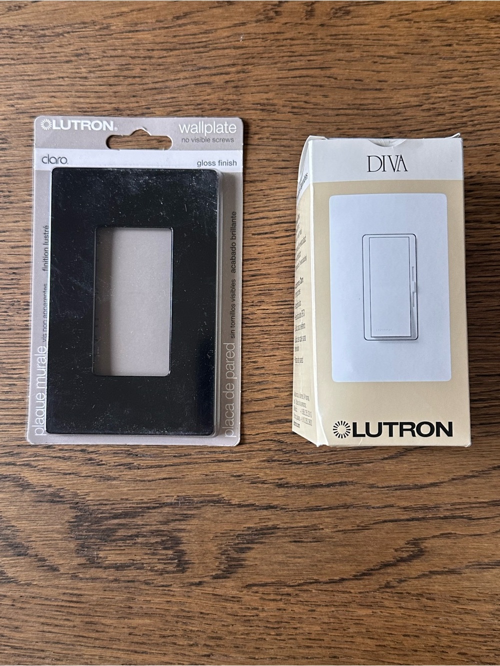 Lutron DVSTV-BL Diva Gloss Black Wallplate and Switch Kit